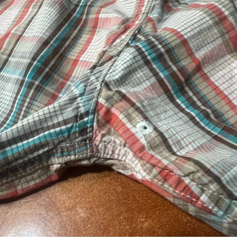 North Face plaid button down short sleeve shirt vented size small